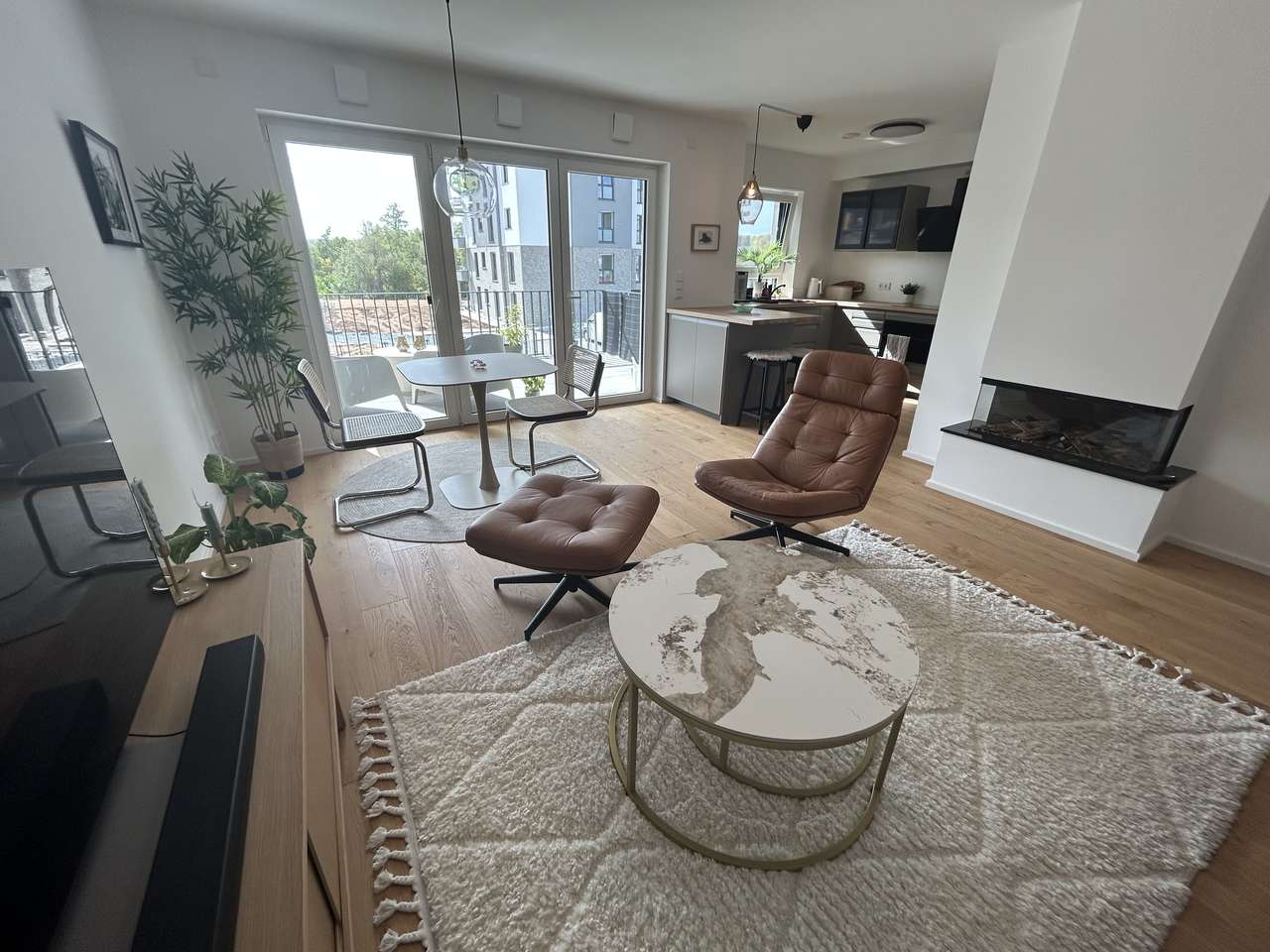 Sehr schöne Neubauwohnung mit großem Balkon und Tiefgarage Sehr schöne Neubauwohnung mit großem Balkon und Tiefgarage